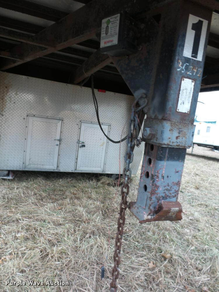 image for item DA5810 2004 Continental CCN035242 enclosed cargo trailer