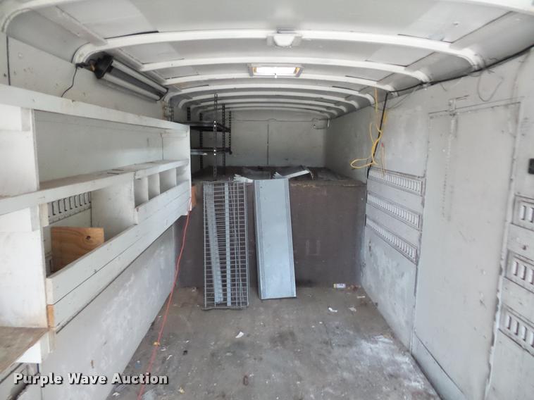 image for item DA5810 2004 Continental CCN035242 enclosed cargo trailer