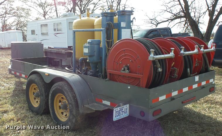 image for item DA5816 2008 Sage oil vacuum lube trailer