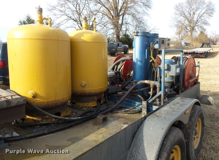 image for item DA5816 2008 Sage oil vacuum lube trailer