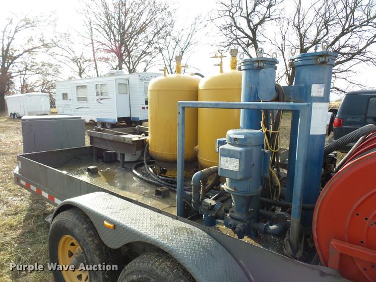 image for item DA5816 2008 Sage oil vacuum lube trailer