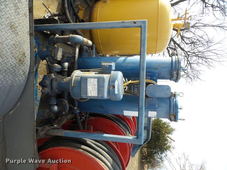 image for item DA5816 2008 Sage oil vacuum lube trailer