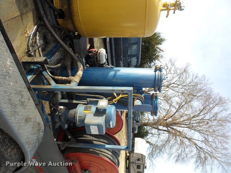 image for item DA5816 2008 Sage oil vacuum lube trailer