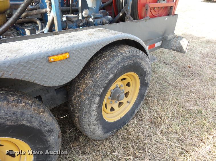 image for item DA5816 2008 Sage oil vacuum lube trailer