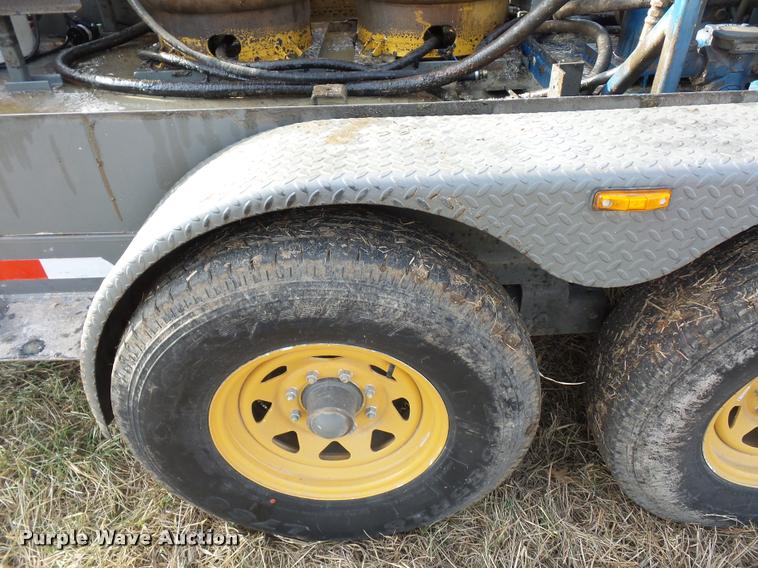 image for item DA5816 2008 Sage oil vacuum lube trailer