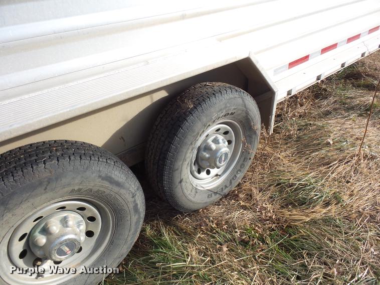 image for item DA5819 2014 Featherlite livestock trailer