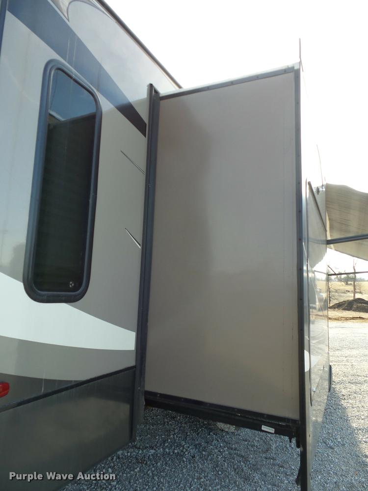 image for item DA5820 2013 Chaparral Signature camper