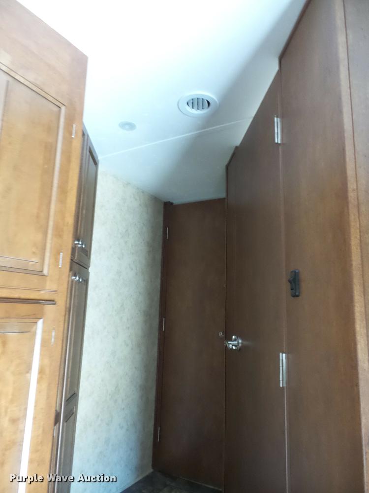 image for item DA5820 2013 Chaparral Signature camper