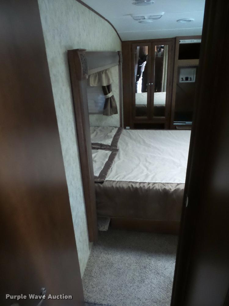 image for item DA5820 2013 Chaparral Signature camper