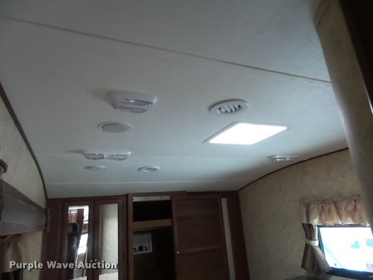 image for item DA5820 2013 Chaparral Signature camper