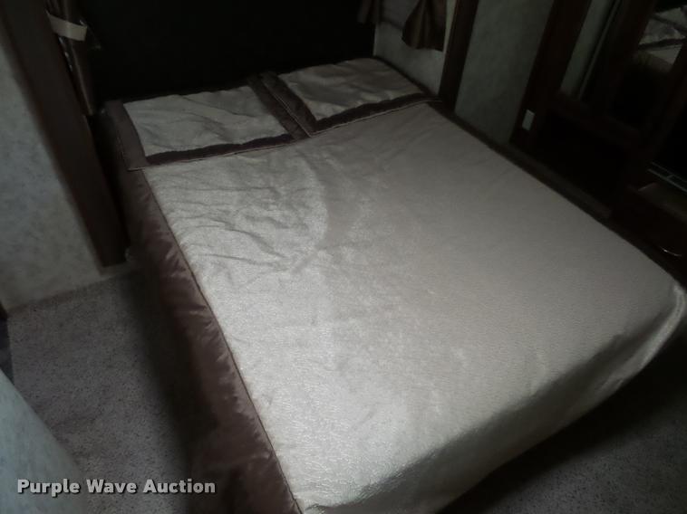 image for item DA5820 2013 Chaparral Signature camper