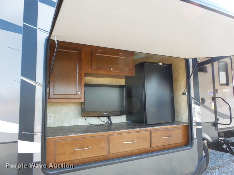 image for item DA5820 2013 Chaparral Signature camper