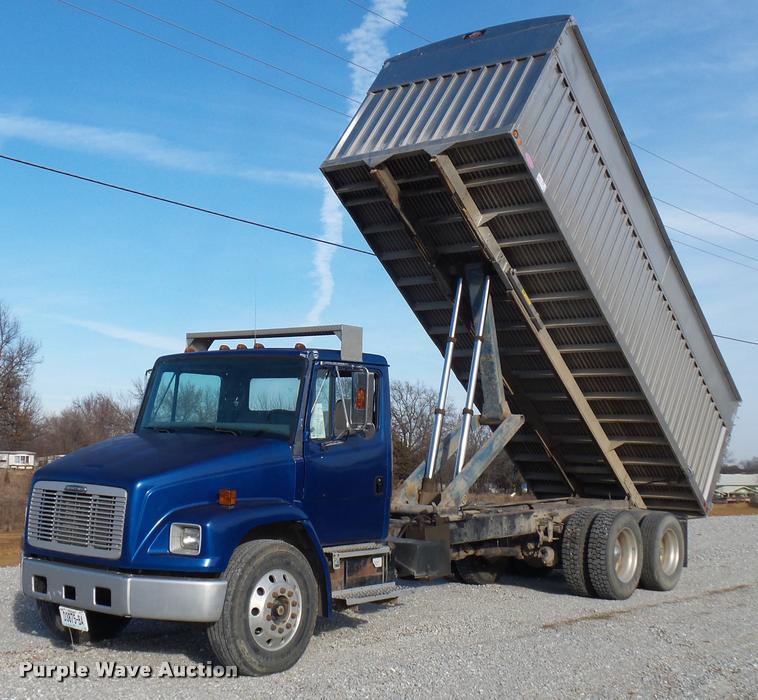 image for item DA5821 2004 Freightliner FL70 grain truck