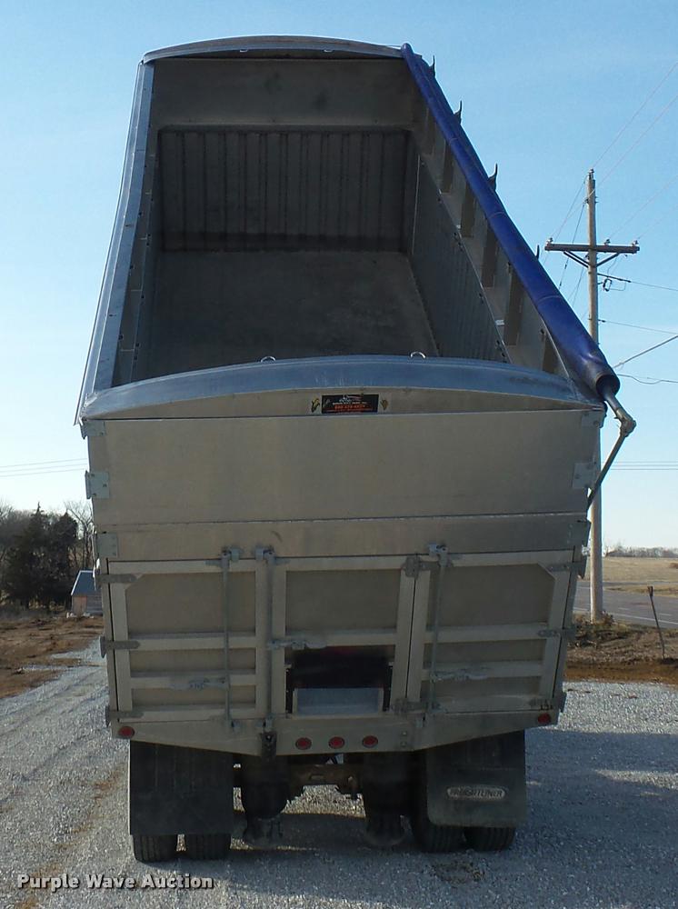 image for item DA5821 2004 Freightliner FL70 grain truck