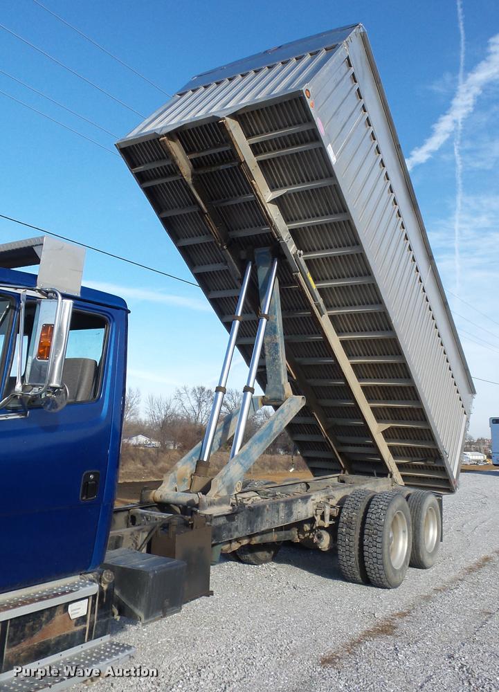 image for item DA5821 2004 Freightliner FL70 grain truck