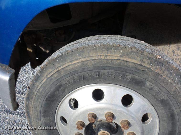 image for item DA5821 2004 Freightliner FL70 grain truck