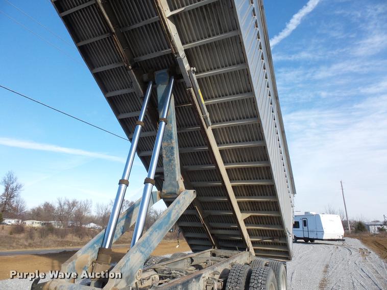 image for item DA5821 2004 Freightliner FL70 grain truck