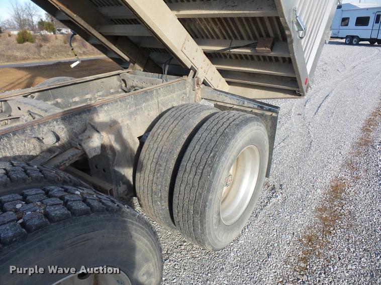 image for item DA5821 2004 Freightliner FL70 grain truck