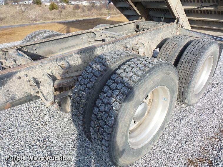 image for item DA5821 2004 Freightliner FL70 grain truck