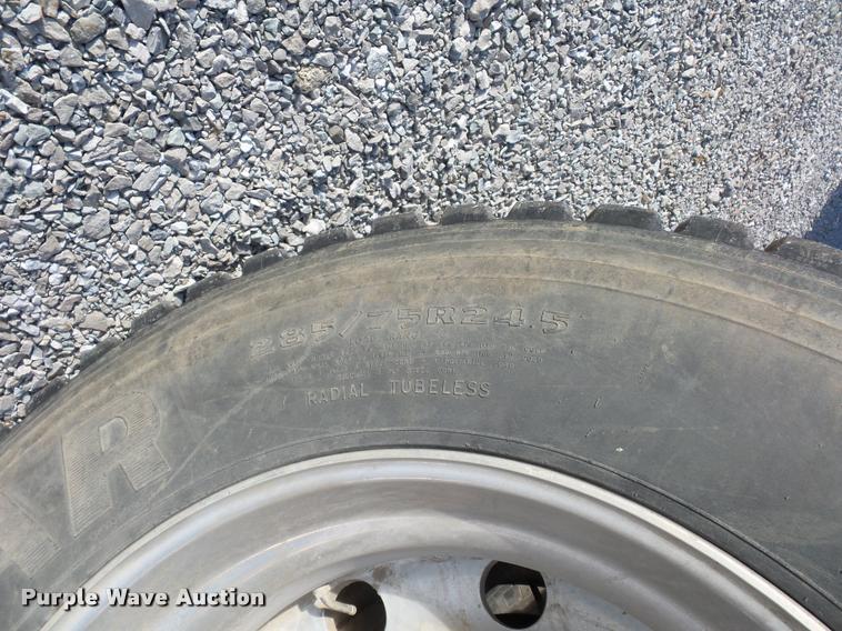 image for item DA5821 2004 Freightliner FL70 grain truck