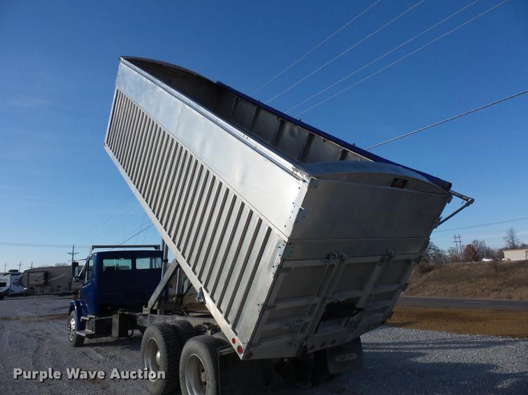 image for item DA5821 2004 Freightliner FL70 grain truck