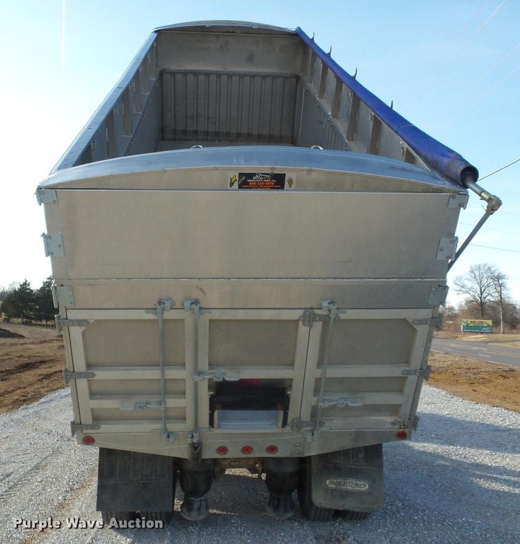 image for item DA5821 2004 Freightliner FL70 grain truck