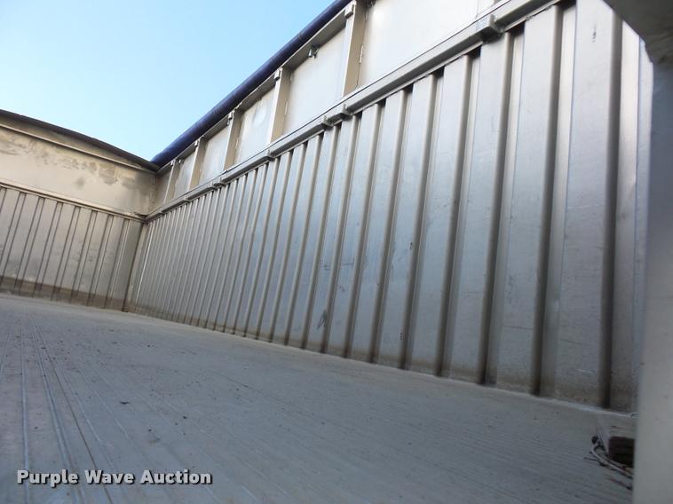 image for item DA5821 2004 Freightliner FL70 grain truck