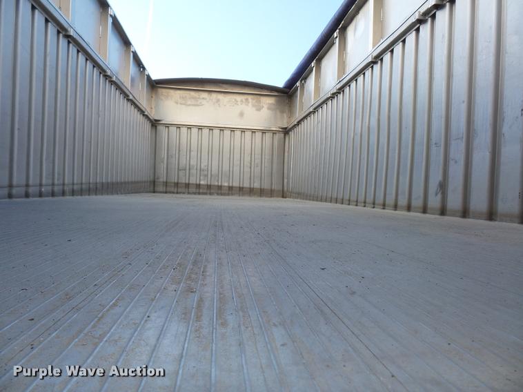 image for item DA5821 2004 Freightliner FL70 grain truck