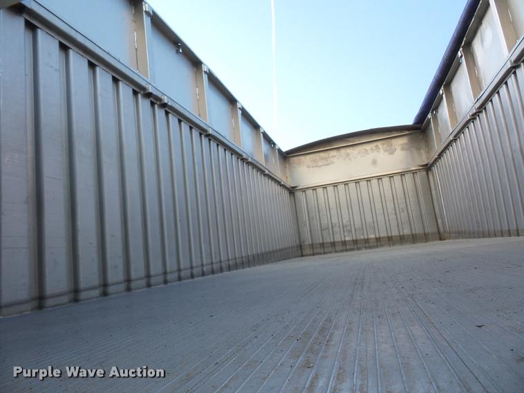 image for item DA5821 2004 Freightliner FL70 grain truck