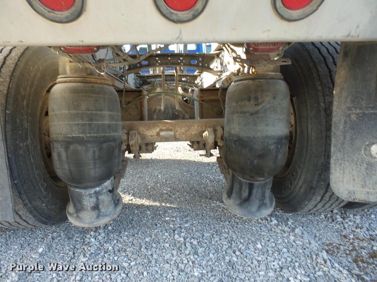 image for item DA5821 2004 Freightliner FL70 grain truck