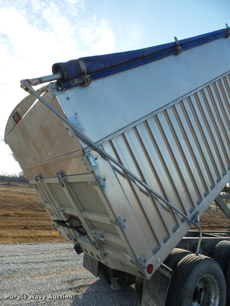 image for item DA5821 2004 Freightliner FL70 grain truck