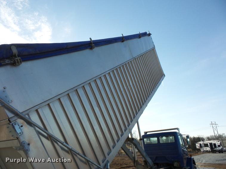 image for item DA5821 2004 Freightliner FL70 grain truck