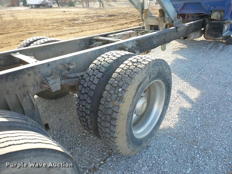 image for item DA5821 2004 Freightliner FL70 grain truck