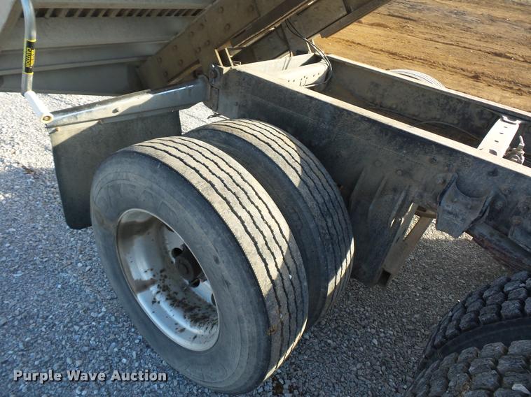 image for item DA5821 2004 Freightliner FL70 grain truck