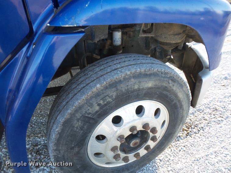 image for item DA5821 2004 Freightliner FL70 grain truck