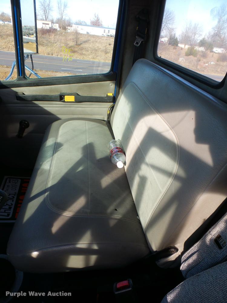 image for item DA5821 2004 Freightliner FL70 grain truck