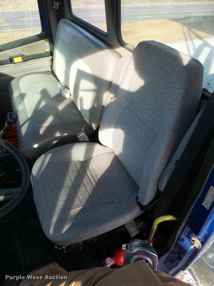 image for item DA5821 2004 Freightliner FL70 grain truck