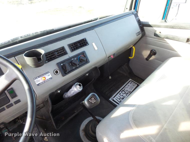 image for item DA5821 2004 Freightliner FL70 grain truck