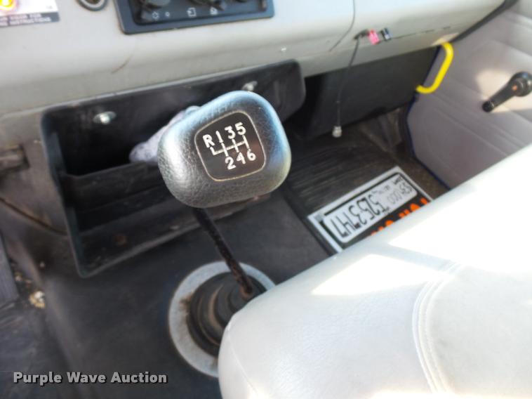 image for item DA5821 2004 Freightliner FL70 grain truck