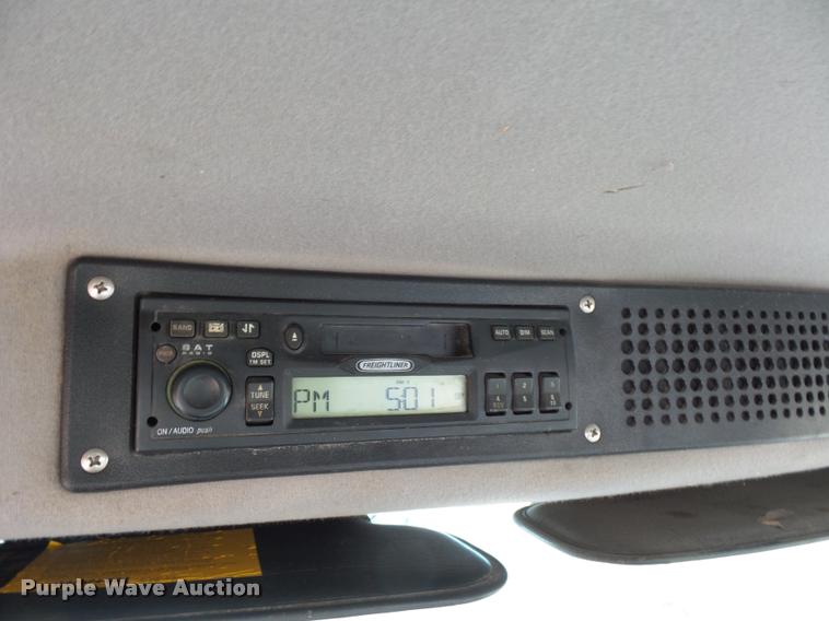 image for item DA5821 2004 Freightliner FL70 grain truck