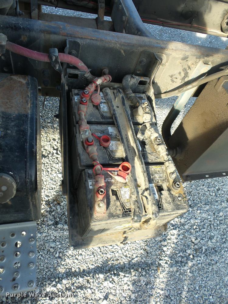 image for item DA5821 2004 Freightliner FL70 grain truck