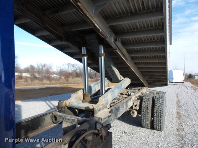 image for item DA5821 2004 Freightliner FL70 grain truck