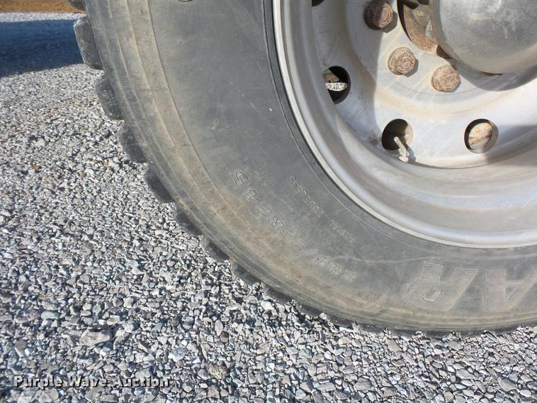 image for item DA5821 2004 Freightliner FL70 grain truck