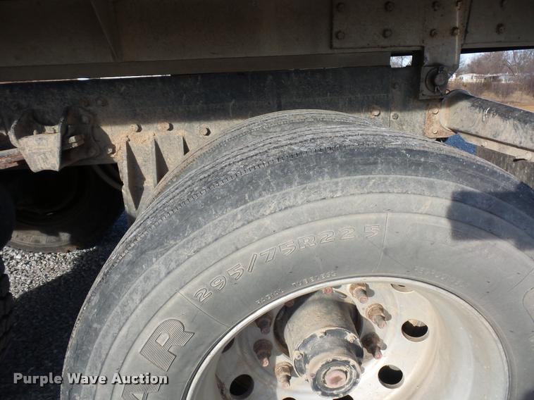 image for item DA5821 2004 Freightliner FL70 grain truck