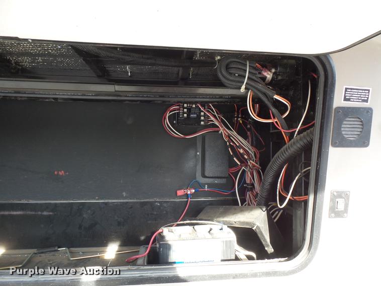 image for item DA5821 2004 Freightliner FL70 grain truck