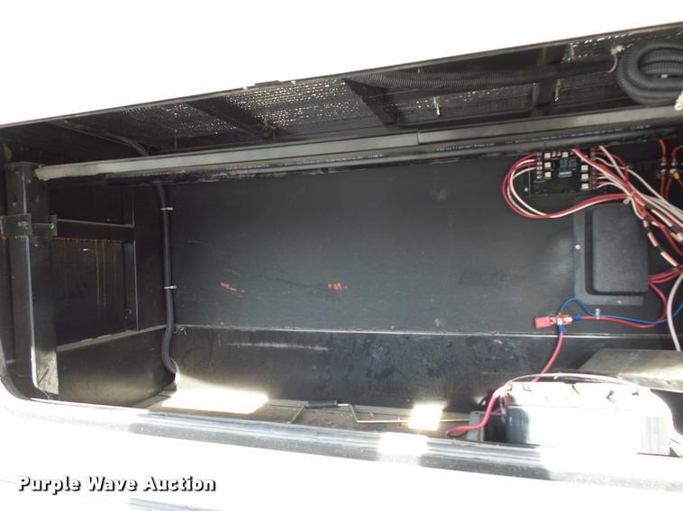 image for item DA5821 2004 Freightliner FL70 grain truck