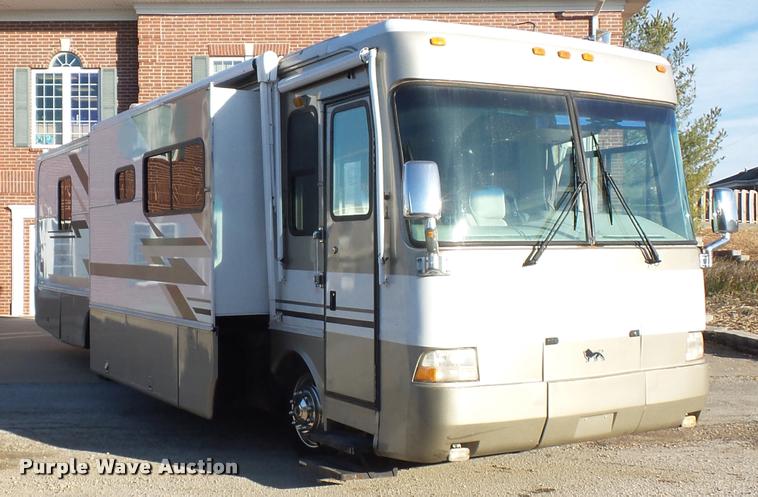 image for item DA5823 2003 Safari Cheetah RV