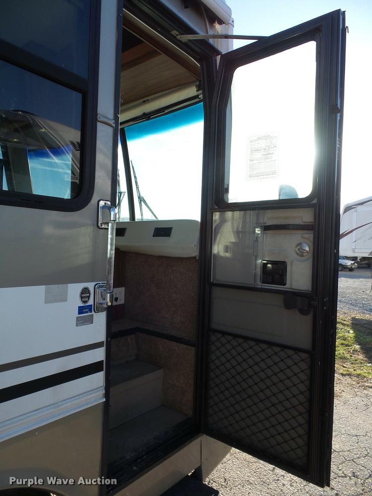 image for item DA5823 2003 Safari Cheetah RV