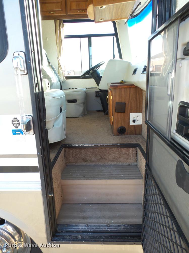 image for item DA5823 2003 Safari Cheetah RV