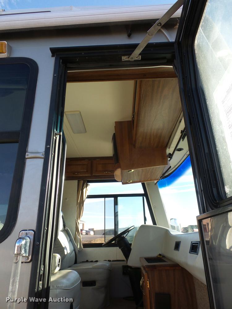 image for item DA5823 2003 Safari Cheetah RV